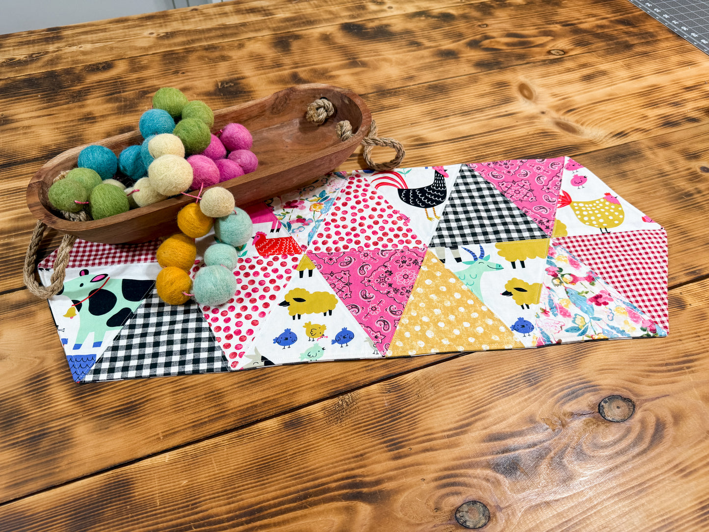 FREE! Triangle Quilt Table Runner PDF Download Sewing Pattern